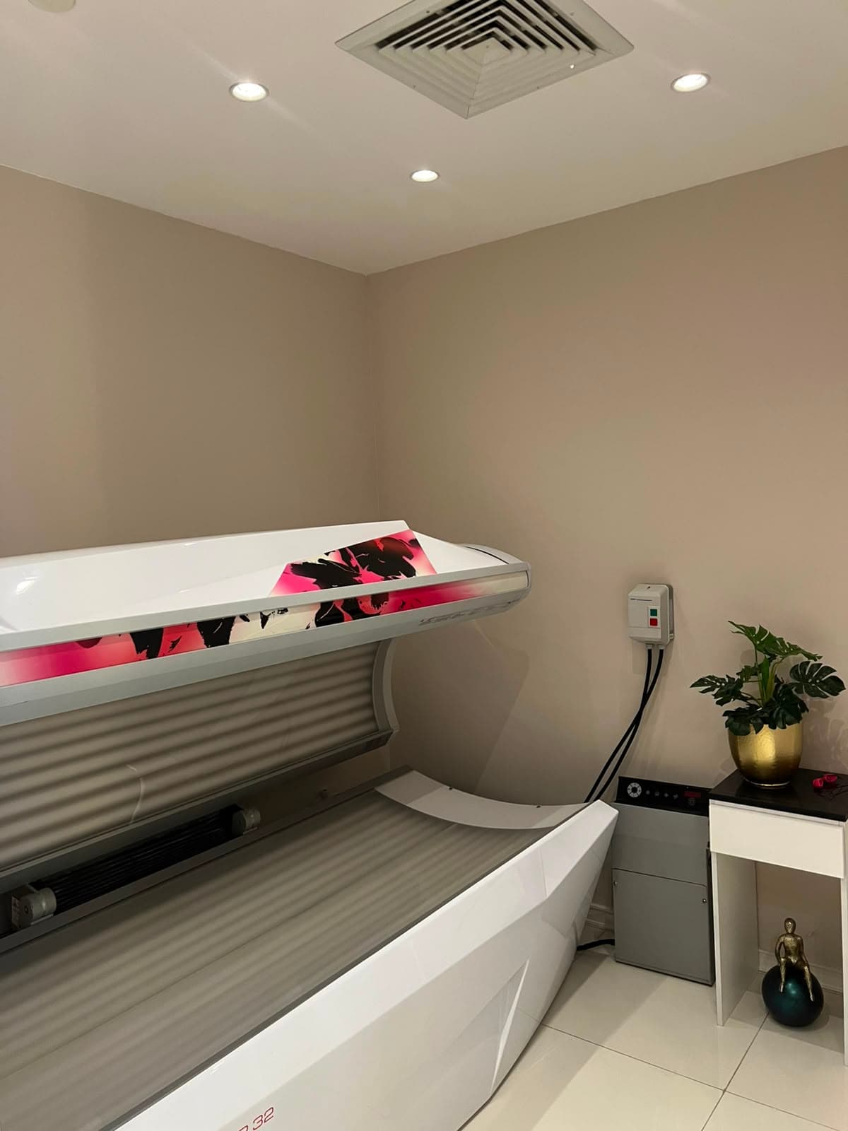 Cámaras de luz y colágeno, en las cabinas del Local 105